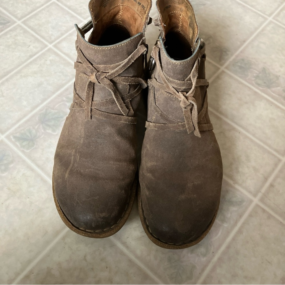 Born Tarklin Brown‎ Suede Distressed ankle wrapped Laces side zip Booties